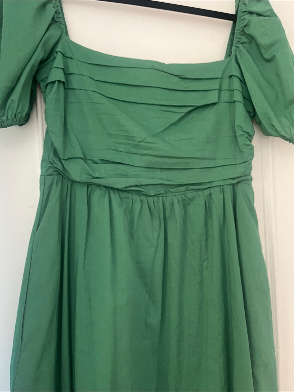 Elegant Green Square-Neck Midi Dress with Puff Sleeves